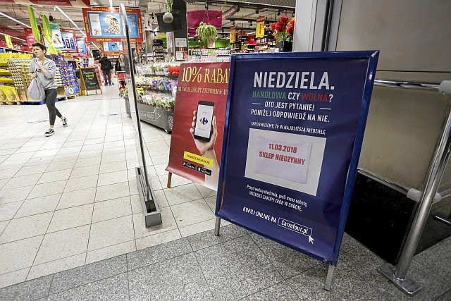Ponad 1/3 Polaków polubiła zakaz handlu w niedziele. Większość zwolenników mieszka na wsi i w małych miastach, w dużych przeważają przeciwnicy tego przepisu