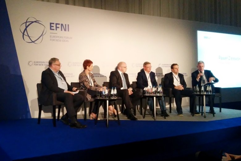 Uczestnicy debaty, od lewej: Philippe Vlaemminck (Pharumlegal), Edyta Sadowska (Ringier Axel Springer), Maciej Kropidłowski (Citi Handlowy), Wojciech Kostrzewa (ITI Group), Tomasz Danis (MCI Capital S.A.) oraz prowadzący debatę Paweł Zielewski (Forbes).