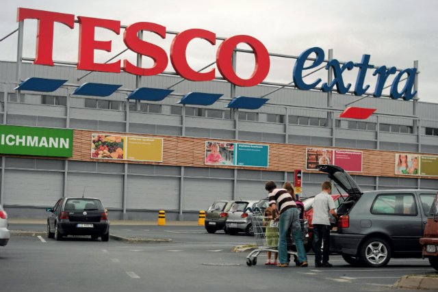 Tesco podnosi wynagrodzenia do 2600 zł brutto