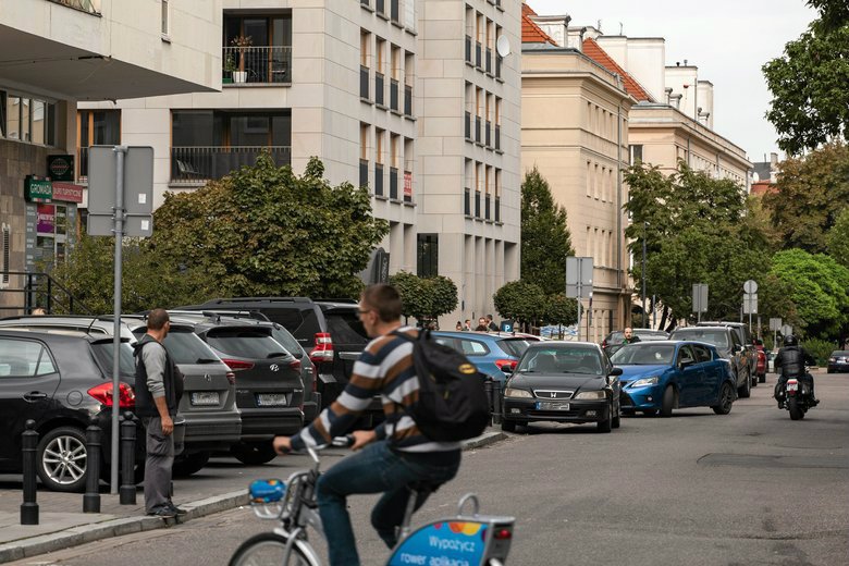Policja lub straż miejsca mogą odholować samochód. Jednak - jak się okazuje - samorządy ustalały wysokość stawek tak, by dosypać do miejskiego budżetu