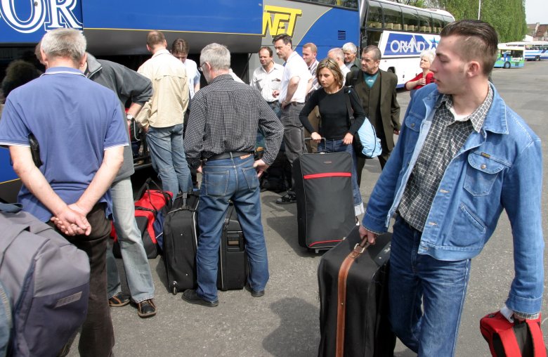 Polacy wyjeżdżają za pracą autobusem do Wielkiej Brytanii, tak jak zrobiła to 21-letnia Alina