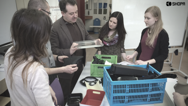 Praca zespołu projektowego SHOPY w Laboratorium Przetwórstwa i Recyklingu Tworzyw UTP
