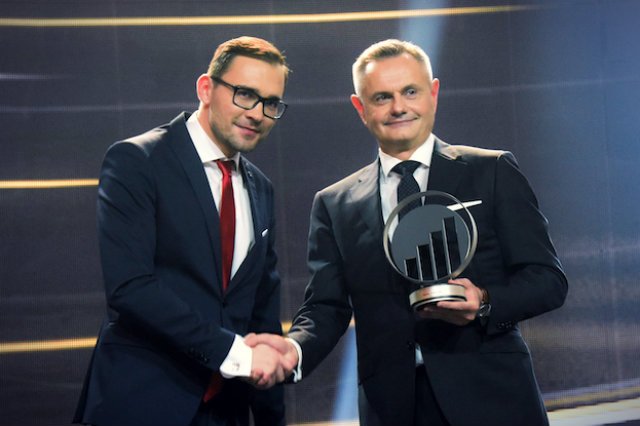 Rafał Tomasiak, CEO Zortraxa, odbiera nagrodę dla Przedsiębiorcy Roku EY w kategorii "Nowy Biznes"