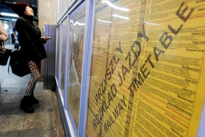 PKP Intercity wstrzymało sprzedaż biletów na lato, bo musi zmienić rozkład jazdy.