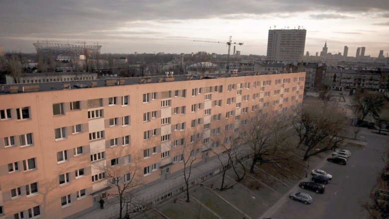 Handel mieszkaniami na cudzym gruncie. Tysiące ludzi w Warszawie może mieć poważny problem ze sprzedażą swojego mieszkania. Kupujący musi być odważny i z gotówką w ręku