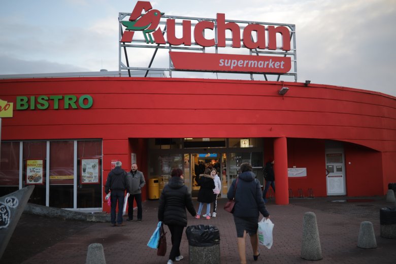 Auchan nie zauważył, że sprzedawał torby z nadrukowaną swastyką.