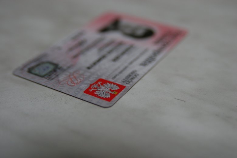 Na serwisie Oglaszamy24.pl można kupić skany dowodów osobistych