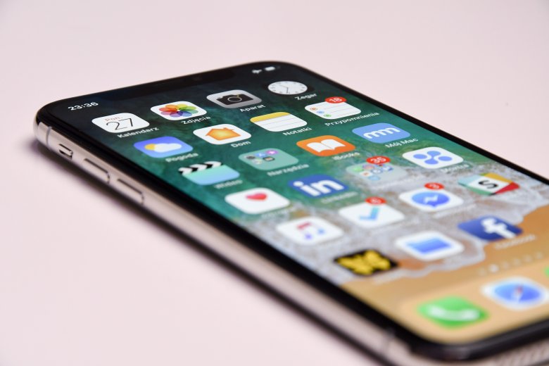 Zamiast kupować nowego iPhone'a wystarczy wymienić w nim baterię