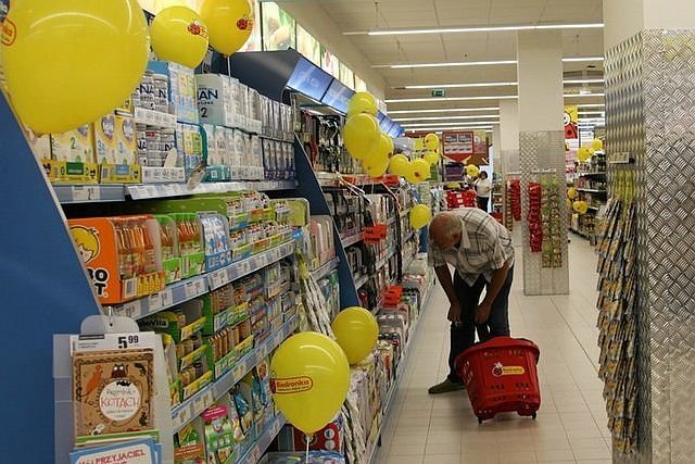 Która sieć handlowa wydaje najwięcej na reklamę w telewizji?