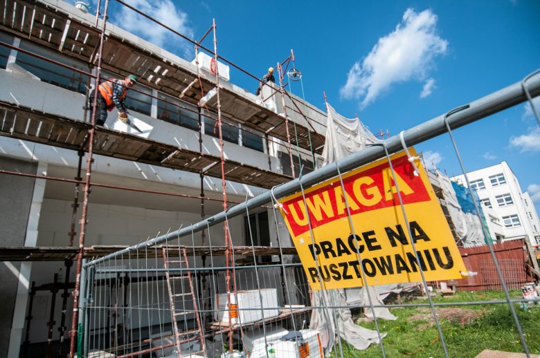 Termomodernizacje budynków spółdzielni mieszkaniowych w całej Polsce przyniosły efekty słabsze, niż oczekiwano. To efekt podwyżek cen prądu, które zjadły oszczędności.