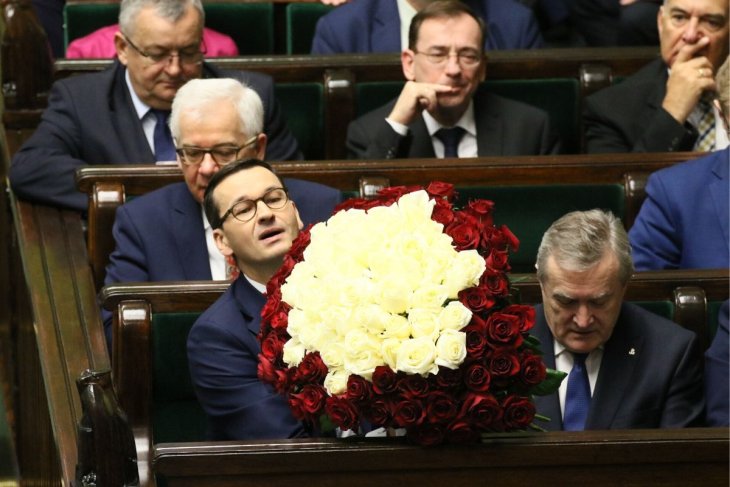 Na nagrody dla urzędników ministrowie z rządu Mateusza Morawieckiego w grudniu 2019 i styczniu 2020 r. wydali co najmniej 30 mln zł.