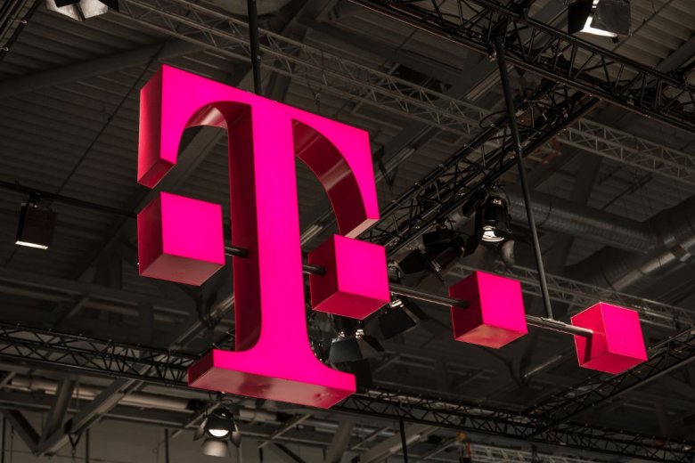 T-Mobile ostrzega przed kolejną falą ataków phishingowych „wygraj najnowszy smartfon”.