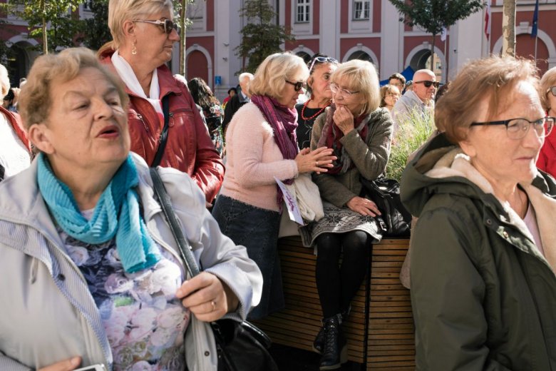 Głodowe emerytury sprawiają, że seniorów nie stać na opłacenie czynszy. Z problemem zmagają się szczególnie kobiety.