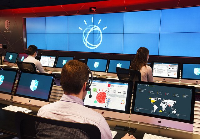 IBM stawia na bezpieczeństwo w sieci.