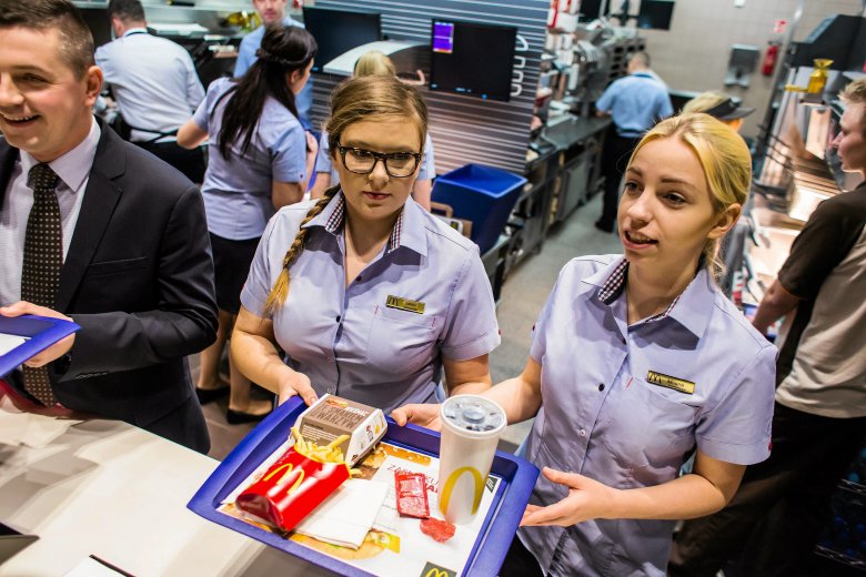 McDonald's walczy z wizerunkiem sprzedawcy śmieciowego jedzenia i zmienia zestawy Happy Meal.
