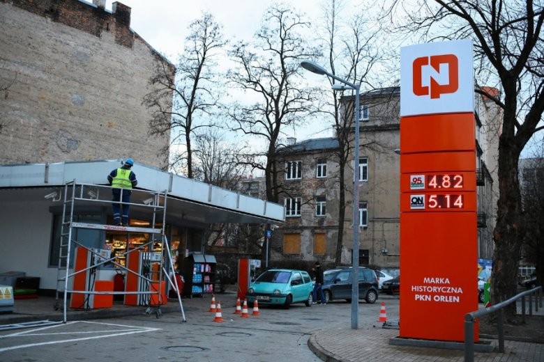 Ceny paliw na stacjach spadają od kilku tygodni. W połowie grudnia były o kilka groszy wyższe niż obecnie. To efekt redukowania wygórowanych marży z poprzednich miesięcy.