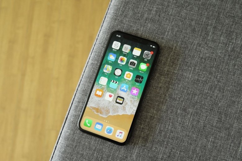 Atak na iPhone'y trwał co najmniej dwa lata. Z telefonów były wykradane m.in. dane GPS, zdjęcia i kontakty.